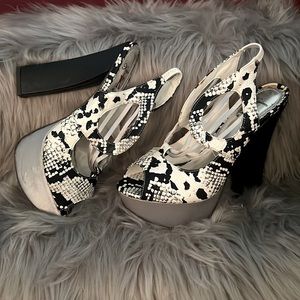 Kayleen Black & White snake print Victoria Heels w/ Silver Platform Y2K size 8.5